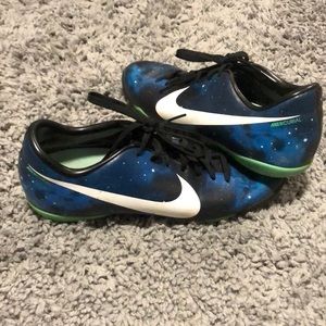 Limited edition CR7 indoor soccer shoes